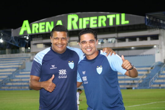 Crac renova contratos do técnico Alexandre Lopes e do auxiliar Alexandre Júnior para a temporada 2025