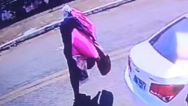 Câmeras de segurança registram furto de residência no bairro São João, em Catalão; veja vídeo