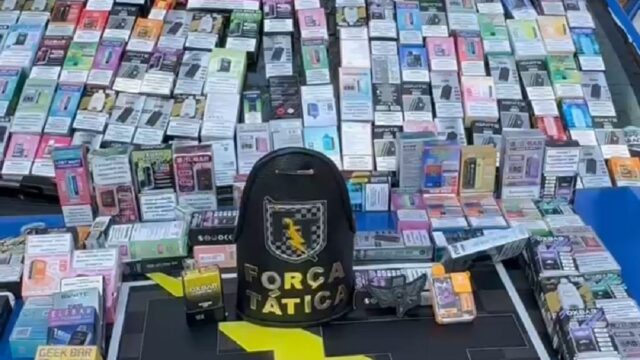 Em Caldas Novas: Operação da Polícia Militar e Receita Federal aprende homem por contrabando de cigarros eletrônicos