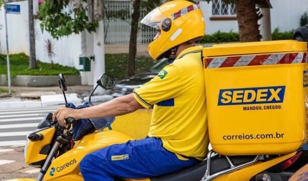 Correios entram em greve por tempo indeterminado