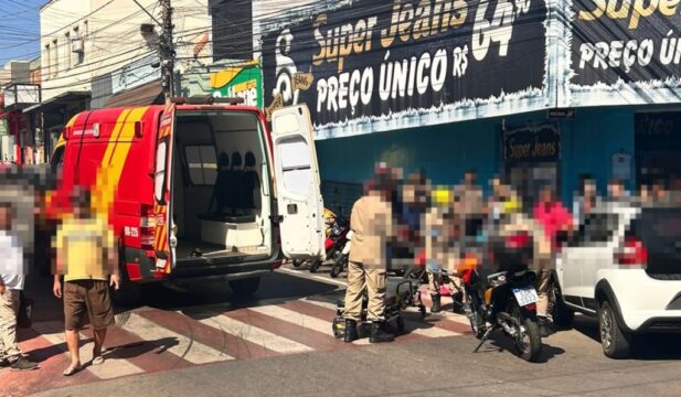 Acidente de trânsito no Centro de Catalão deixa mulher ferida