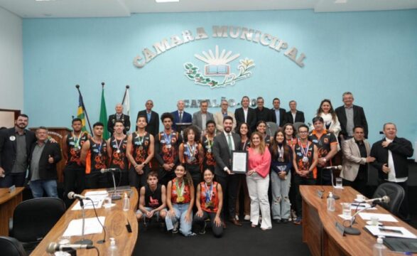Equipe de Atletismo de Catalão conquista Campeonato Goiano sub-23 e é homenageada na Câmara Municipal