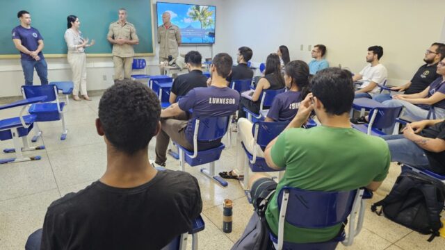 Estudantes de Medicina da UFCat participam de projeto com Corpo de Bombeiros para capacitar profissionais de escolas em primeiros socorros, em Catalão