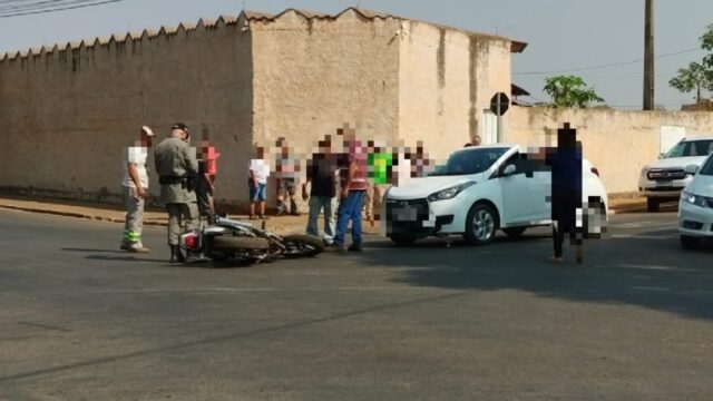 Colisão entre carro e moto deixa homem ferido em Catalão