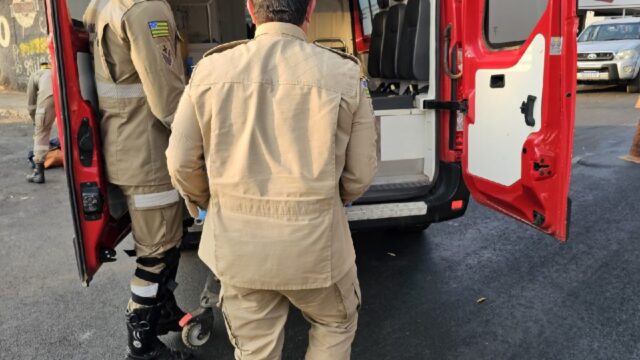 Motociclista fica ferido após colisão com carro em Catalão
