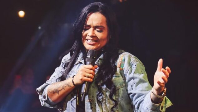 Seresta da Klessinha agita a noite deste sábado (7) no Fogão de Lenha Show com muito arrocha e sofrência