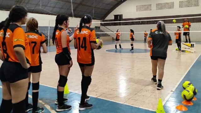 Projeto de vôlei da ABECAT em Ouvidor tem transformado vidas