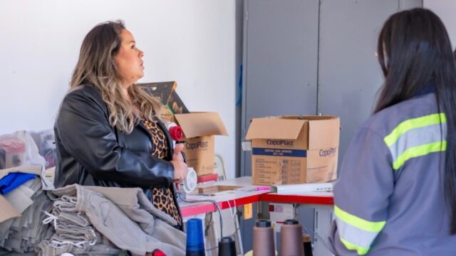 Parceria entre CMOC e ONG Vida Mulher Viva transforma uniformes operacionais em cobertores
