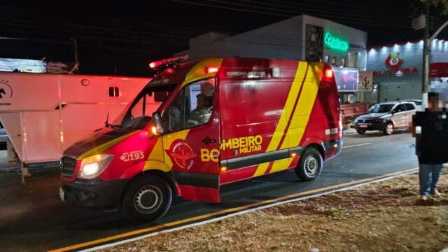 Homem fica ferido após ser atropelado por carro em avenida de Catalão