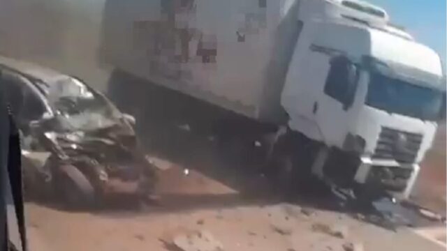 Colisão entre carro e caminhão na BR-050 em Araguari deixa uma pessoa morta e outra ilesa