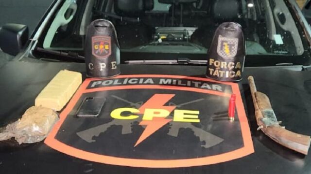 Dois homens são presos em operação policial com apreensão de drogas e arma em Pires do Rio, GO