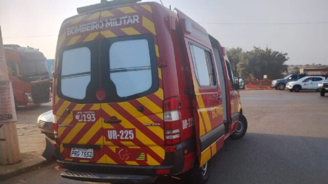 Colisão entre carro e moto deixa mulher ferida no bairro Jk, em Catalão