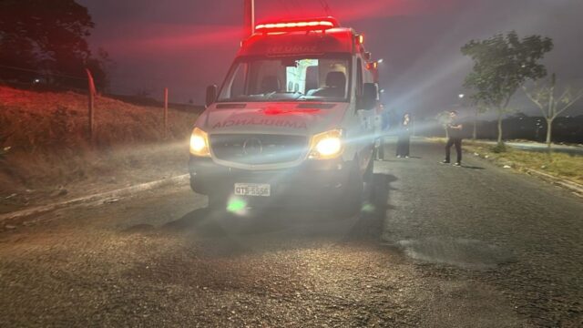 Motociclista fica gravemente ferido após colidir com poste em Catalão