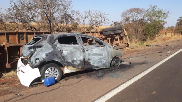 Uberlândia: Grave acidente na MGC-452 deixa motorista carbonizado após colisão frontal