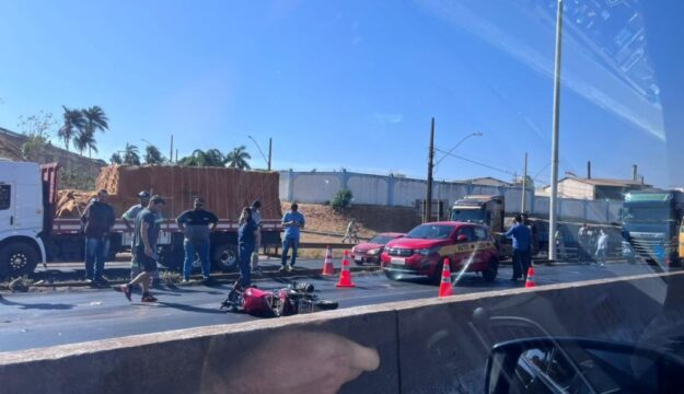 Motociclista morre atropelado por caminhão na BR-365 em Uberlândia
