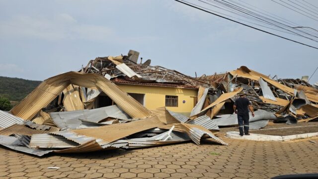 Forte chuva e ventos de até 90 km/h causam destruição em Três Ranchos