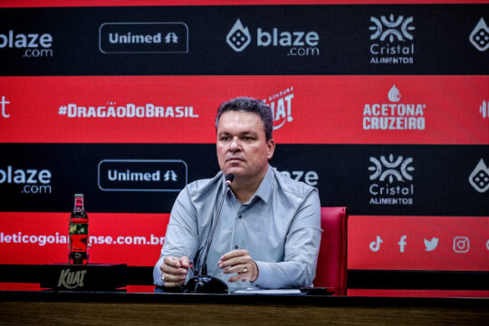 Adson Batista diz que "Atlético-GO já caiu" e inicia trabalho para 2025