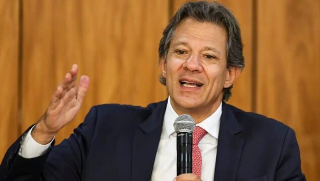 Anatel deve banir até 600 sites de bets irregulares no país, alerta ministro Haddad