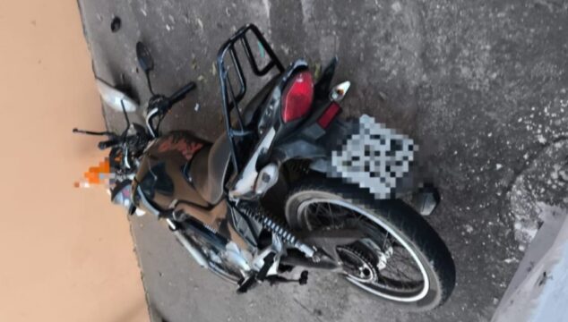 Motociclista perde o controle e colide com poste de energia em Catalão