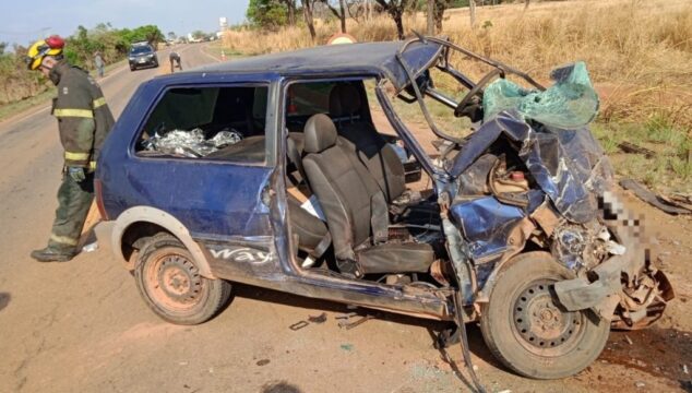 Grave acidente envolvendo três carros deixa dois mortos na BR-352, entre Coromandel e Abadia dos Dourados