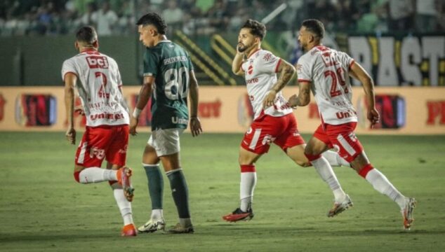 Vila Nova vence clássico contra o Goiás por 1 a 0 na Serrinha e se aproxima do G-4 da Série B