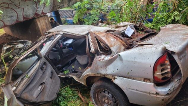Homem morre ao capotar carro e cair de viaduto da Avenida Getúlio Vargas, em Uberlândia
