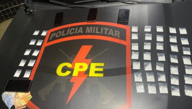 CPE prende três suspeitos por tráfico de drogas em Catalão; cocaína avaliada em R$ 2,7 mil é apreendida