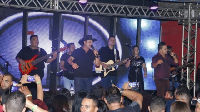Renan e Ray se apresentam em Catalão neste sábado (25) com show romântico no Fogão de Lenha Show