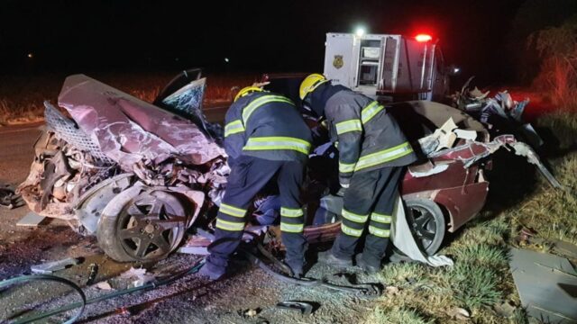 Colisão fatal na GO-118 deixa duas vítimas em acidente entre ônibus e veículo de passeio