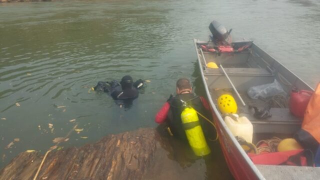 Corpo de Bombeiros realiza buscas por homem desaparecido no Rio Corumbá, em Caldas Novas