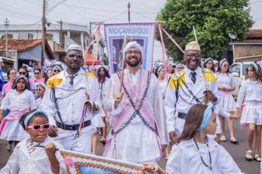 Domingo de Fé e Tradição: O Cortejo das Congadas e a Procissão na Festa do Rosário de Catalão – Por Lucas Machado