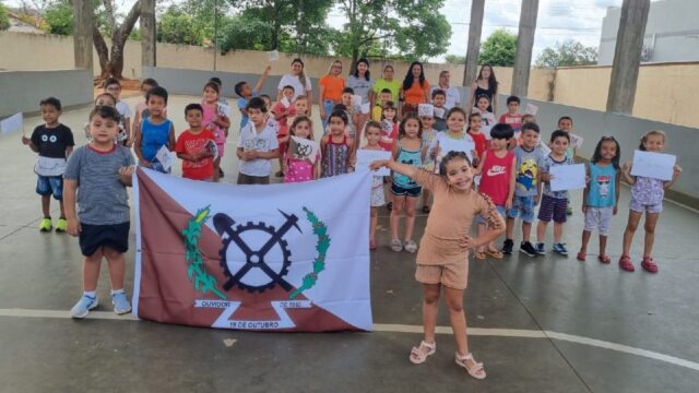 Em Ouvidor: Crianças do jardim II, da Escola Municipal Infantil Dácio Amorim Fonseca, celebra o aniversário da cidade