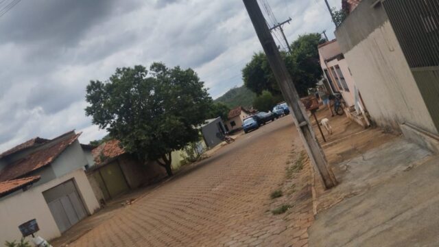 Mulher de 48 anos é agredida durante roubo à mão armada no centro de Davinópolis, Goiás