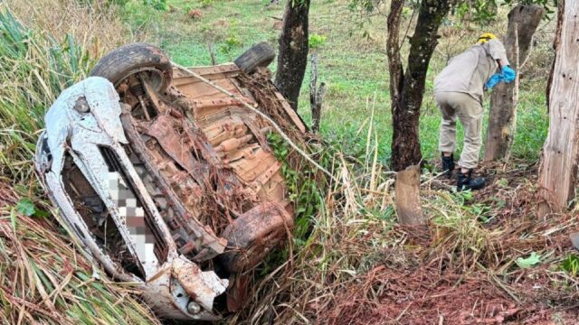 Mulher de 38 anos morre em capotamento na GO-210, próximo a Catalão