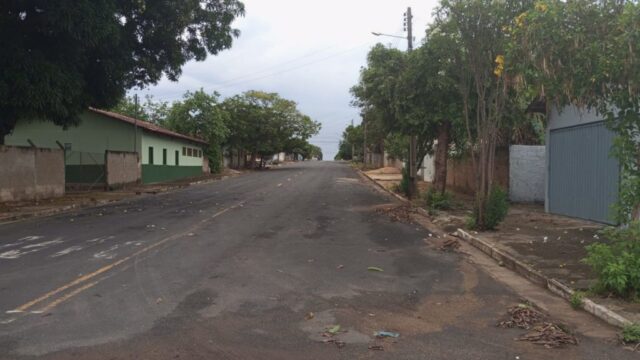 Parte da cidade de Anhanguera, em Goiás, enfrenta mais de 17 horas sem energia elétrica após temporal