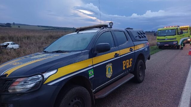 Capotamento em Campo Alegre e saída de pista em Catalão deixam cinco feridos
