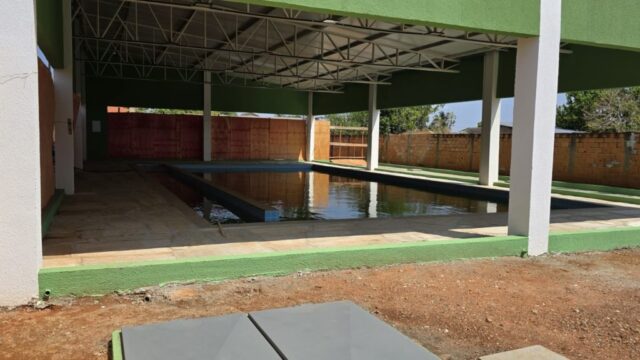 Prefeitura de Marzagão está na fase final da construção de piscina semiolímpica coberta na Escola Municipal Pingo de Gente