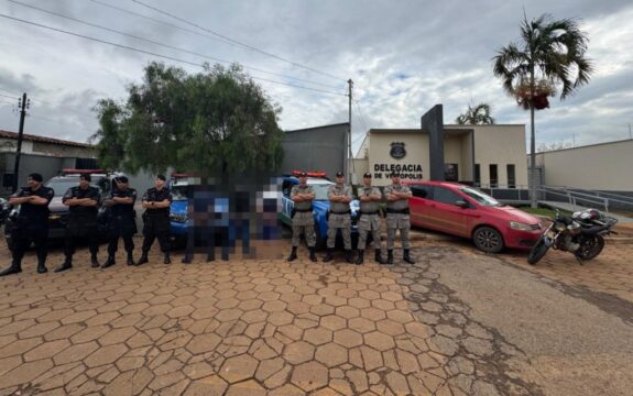 Operação do 9º CRPM prende suspeitos e apreende armas e veículos após homicídio em Vianópolis