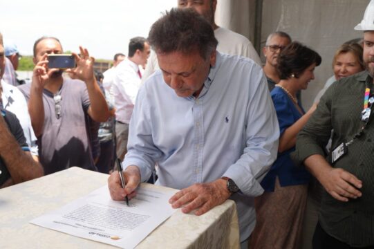 Prefeito Adib assina Ordem de Serviço para a construção no novo Paço Municipal de Catalão