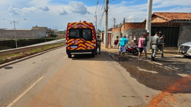 Passageira de moto fica ferida em colisão com carro em Catalão