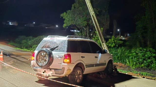 Motorista colide veículo em poste de iluminação em Catalão após mal-estar