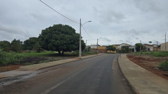 Após acidente, Equatorial Goiás realiza substituição de poste no Residencial Bolanger, em Catalão