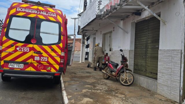 Mulher fica ferida em queda de moto no bairro Nossa Senhora de Fátima, em Catalão