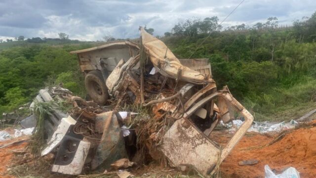 Colisão entre caminhões na MGC 354 deixa uma vítima fatal em Patos de Minas