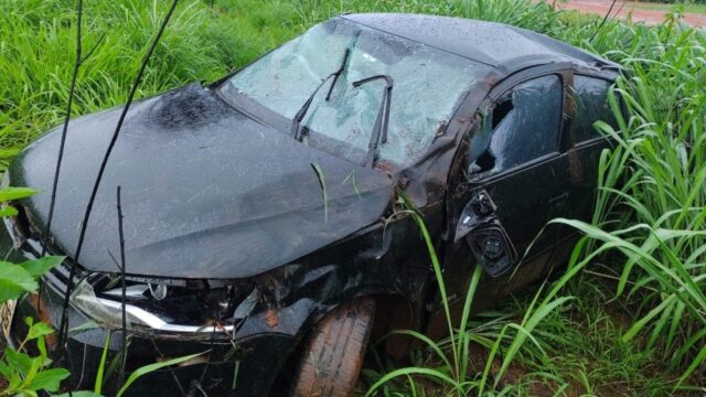 Tragédia na MG 190: mulher de 37 anos morre após carro capotar em Monte Carmelo