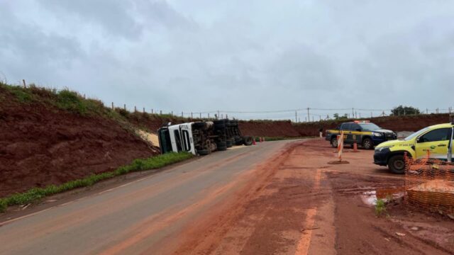 Feriado prolongado chuvoso na BR-050 em Goiás, durante operação da PRF, deixa seis feridos em acidentes
