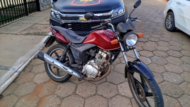 CPE recupera motocicleta durante abordagem no centro de Ipameri