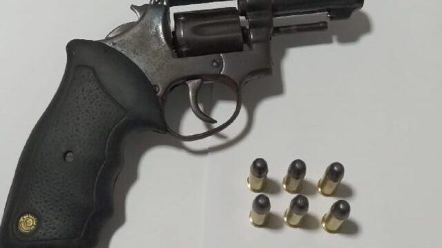 Homem é preso por porte ilegal de arma de fogo no centro de Araguari