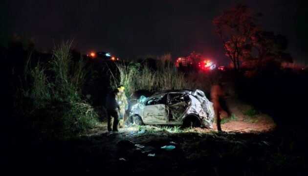 Grave acidente na BR-452 próximo a Uberlândia deixa seis feridos e faz carro cair em ribanceira