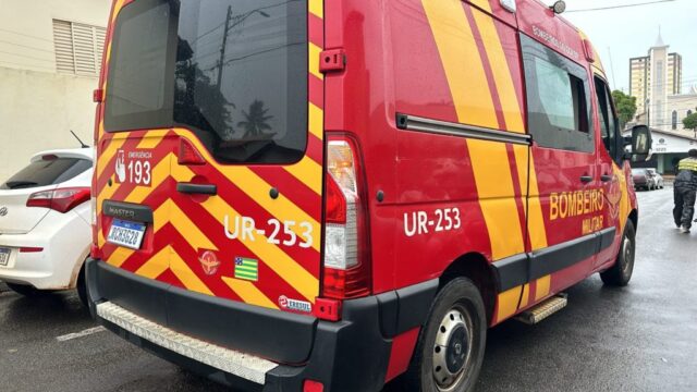 Acidente entre carro e moto deixa mulher ferida em Catalão